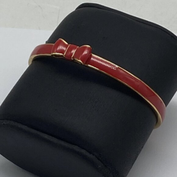 Kate Spade gold Tone Red Enamel Bow 2 7/8" Bangle Bracelet - Picture 1 of 5